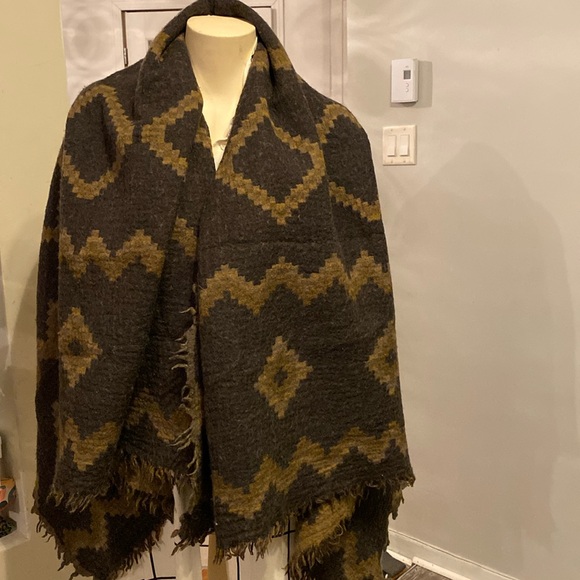 Wilfred Diamond Mosiac Scarf wrap blanket - Picture 4 of 14